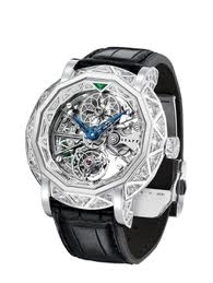 もはや腕時計というより腕にはめる宝石!?